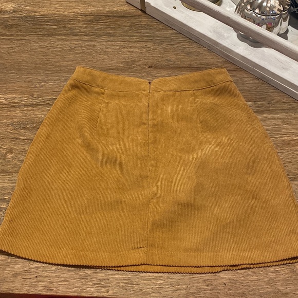 Corduroy Mini skirt - Picture 2 of 4